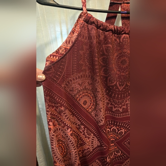 Tehama sporty womens dress, size medium, EUC. 31" in length, pit to pit: 15.5" - Picture 2 of 7